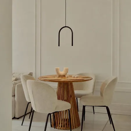 Old Town Pure White By Downtown Apartment