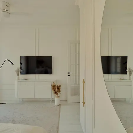 Apartment Old Town Pure White By Downtown