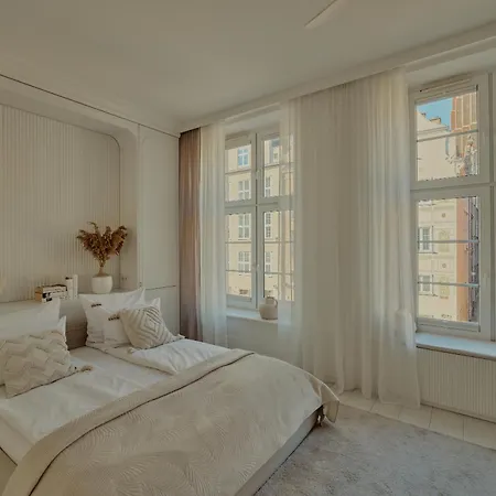 Old Town Pure White By Downtown Apartment